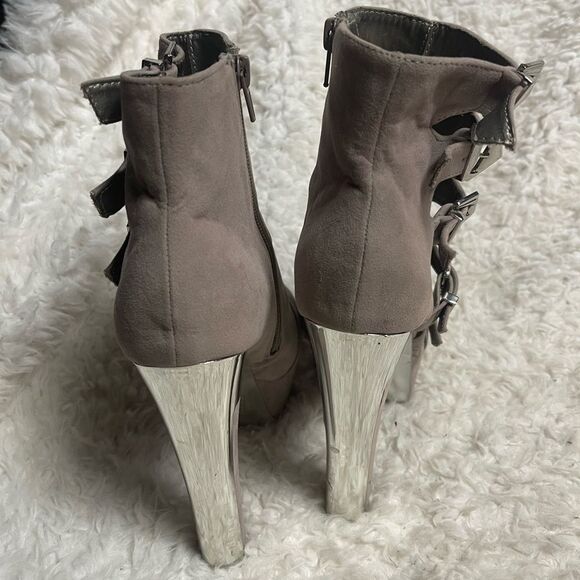 Beau +Ashe synthetic suede taupe ankle straps  heels silver tone accent SZ8 - Picture 4 of 13